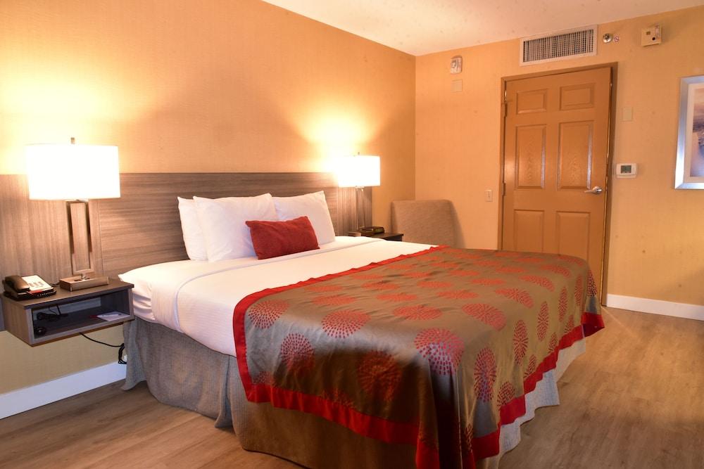 Ramada by Wyndham San Diego National City Bagian luar foto