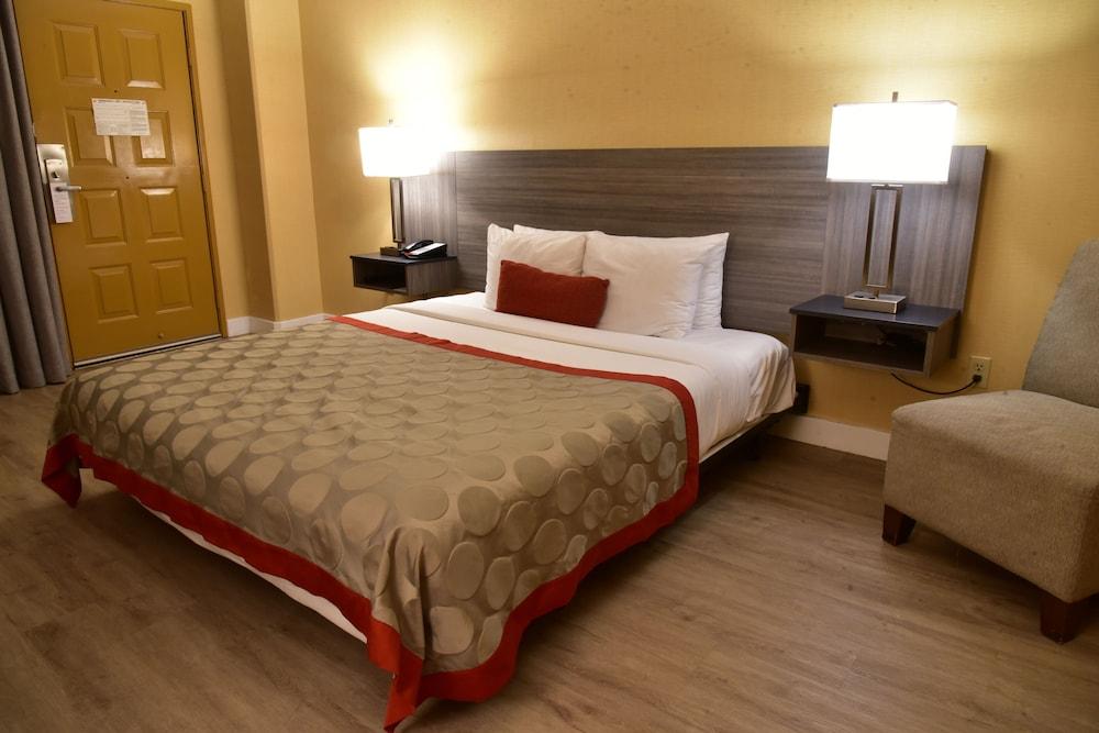 Ramada by Wyndham San Diego National City Bagian luar foto