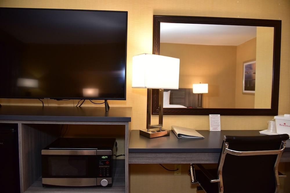 Ramada by Wyndham San Diego National City Bagian luar foto