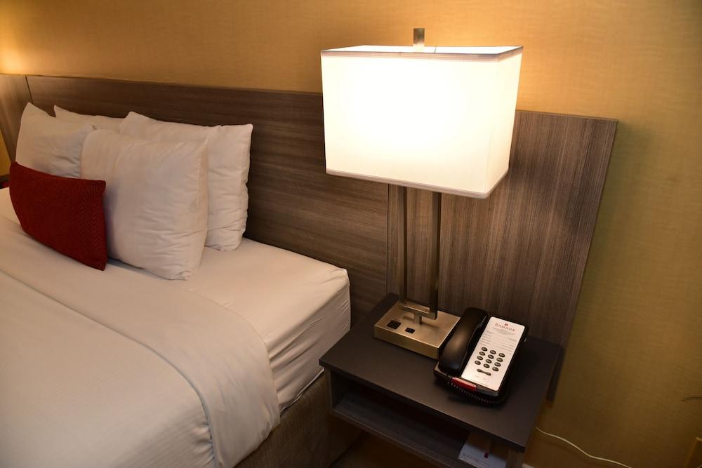 Ramada by Wyndham San Diego National City Bagian luar foto
