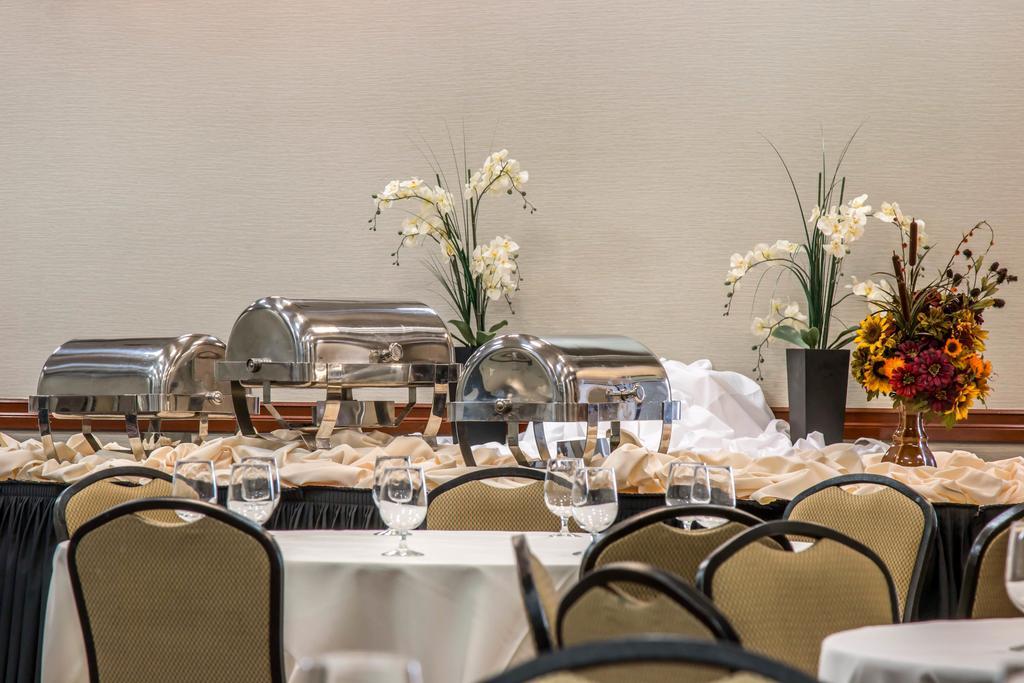 Ramada by Wyndham San Diego National City Bagian luar foto