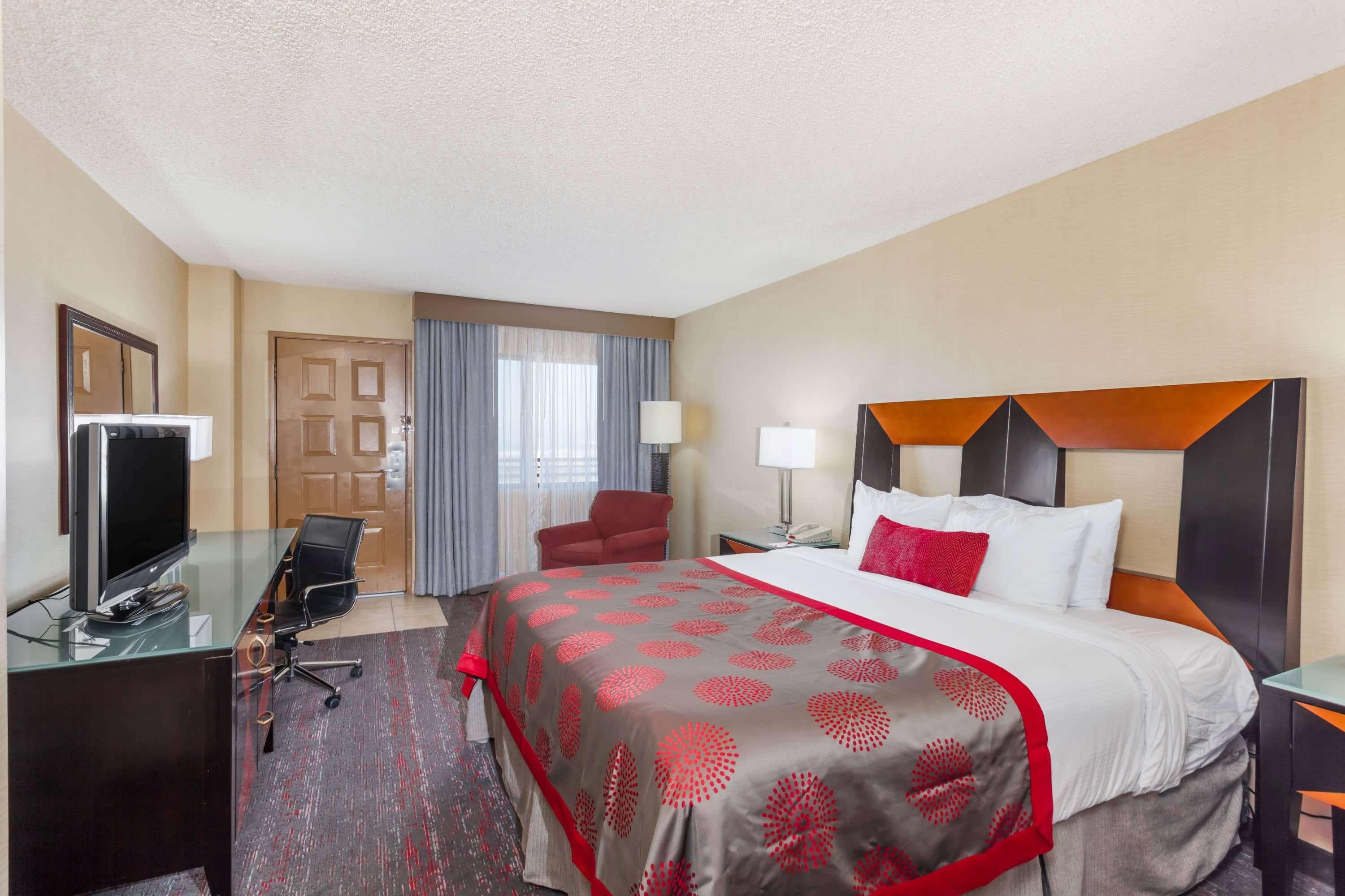 Ramada by Wyndham San Diego National City Bagian luar foto