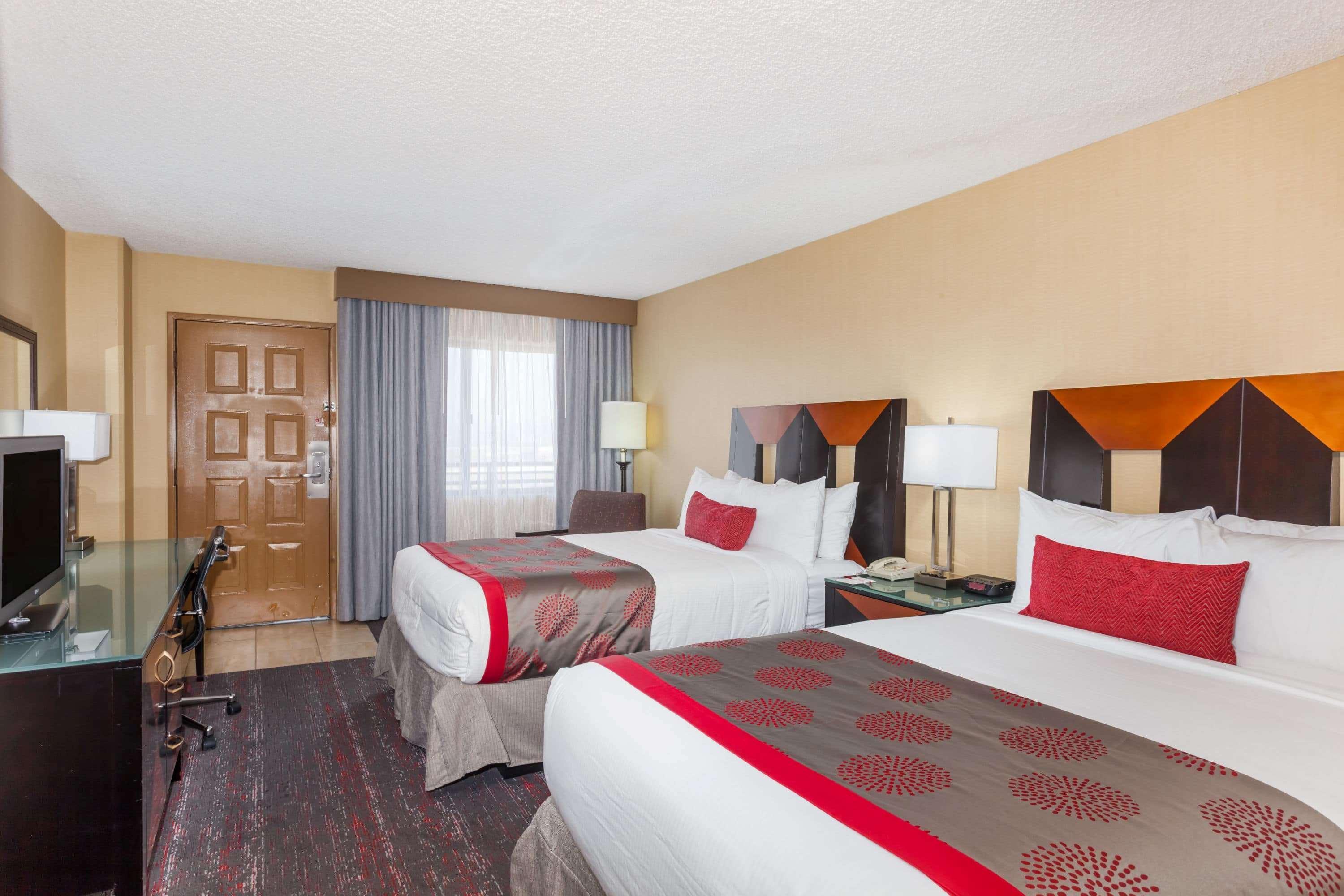 Ramada by Wyndham San Diego National City Bagian luar foto