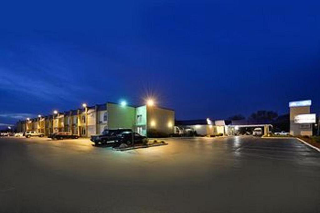 Ramada by Wyndham San Diego National City Bagian luar foto
