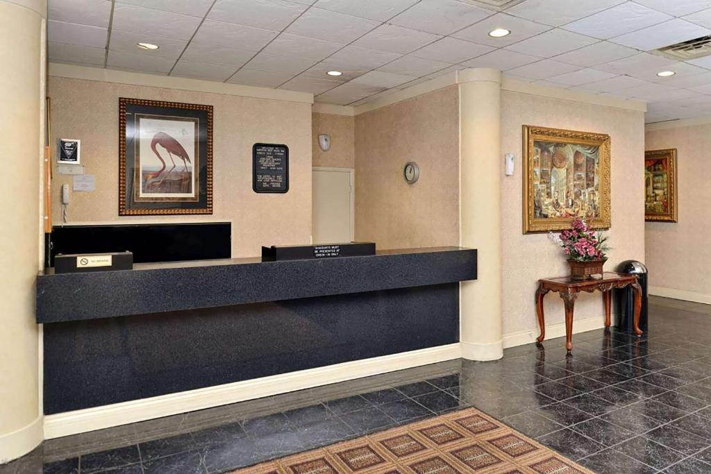 Ramada by Wyndham San Diego National City Bagian luar foto