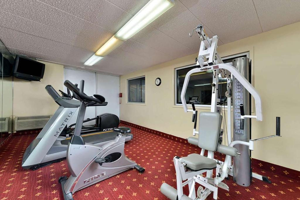 Ramada by Wyndham San Diego National City Bagian luar foto