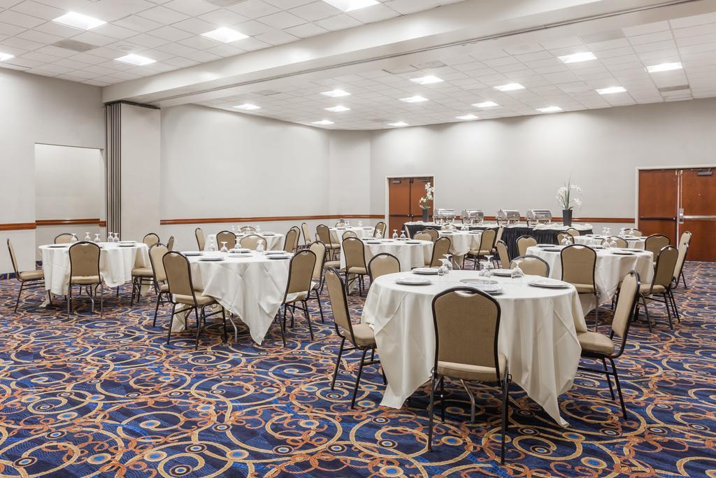 Ramada by Wyndham San Diego National City Bagian luar foto