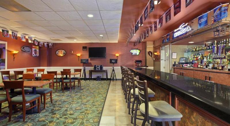 Ramada by Wyndham San Diego National City Bagian luar foto